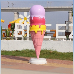 Sculpture géante <span class=keywords><strong>de</strong></span> cornet <span class=keywords><strong>de</strong></span> crème glacée T002, colorée, effet fondant, étanche et durable, pour place publique extérieure, bord <span class=keywords><strong>de</strong></span> plage, rue commerciale - Product Image 1