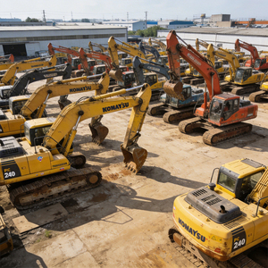 Excavatrice sur chenilles Komatsu PC240 d'occasion, état d'origine, faible nombre d'heures de fonctionnement, économique, avec une large quantité de pièces détachées en stock. - Product Image 4