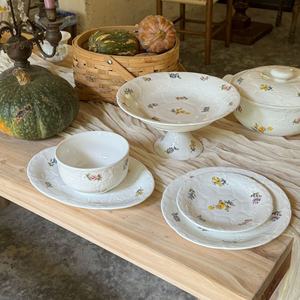 Plato de <span class=keywords><strong>cena</strong></span> de cerámica en relieve Floral romántico Medieval francés, plato de pastel de postre occidental de alta apariencia, taza de café, platillo, planta - Product Image 1