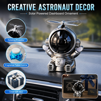 Diffuseur de parfum solaire portable créatif et moderne en forme d'astronaute pour pare-brise de voiture, rechargeable