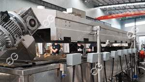 Friteuse de chips de banane entièrement automatique Ligne de production Acier inoxydable Processus complet Tranchage Friture Déshuilage Assaisonnement Système d'emballage - Product Image 4