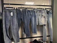 Vente en gros de jeans en denim pour femmes, tailles assorties, surplus en liquidation, pantalons de mode, lot en vrac pour revendeurs de boutiques en Asie du Sud-Est