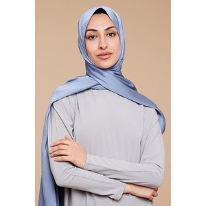 Hijab en satin 70 cm x 180 cm, motif grainé bleu <span class=keywords><strong>Maya</strong></span>, 80% rayonne, 20% tissu chiffon - Product Image 3