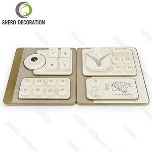 Plateau de présentation de bijoux en velours blanc cassé avec bordure métallique, accessoires de présentation de bijoux de luxe personnalisés pour comptoir de magasin de détail - Product Image 1