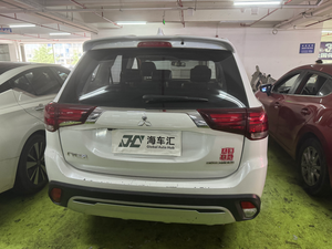 มิตซูบิชิ เอาท์แลนเดอร์ CVT ปี 2020 มือสอง รถ SUV 5 ประตู 5 ที่นั่ง เครื่องยนต์เบนซิน 2.0 ลิตร ล้อแม็ก R18 เบาะผ้า เกียร์อัตโนมัติ พวงมาลัยซ้าย - Product Image 4