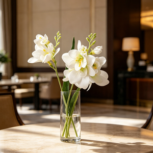 Bouquet d'ornements floraux artificiels de freesias à toucher doux et hydratant pour la maison, le salon, les mariages, les jardins extérieurs et les fêtes - Product Image 4