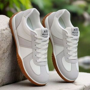 Nuove Scarpe Sportive e Casual alla Moda Primavera-Estate 2026, Traspiranti, Trendy, Unisex con Suola Intermedia in PU - Product Image 1