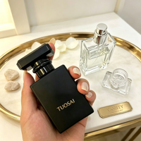 Vente en gros de flacons cosmétiques en verre noir de 30 ml avec impression sérigraphique, flacon de parfum unique avec bouchon pulvérisateur, modèle PB2