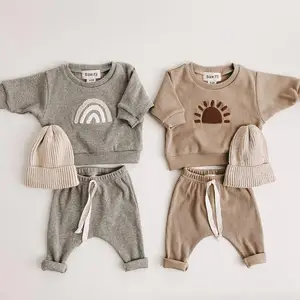 Ins 니트 코튼 키즈 베이비 필수 의류 세트, 레인보우 풀오버 스웨트 셔츠 및 바지 2 조각 아기 의류 세트