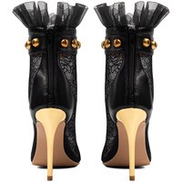 Bottines noires en dentelle et résille pour femme, grande taille 47, à bout pointu, avec rivets dorés, talons aiguilles, garniture en tulle à volants, talons hauts