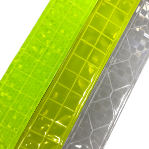 Nastro riflettente in <span class=keywords><strong>PVC</strong></span> giallo 5cm materiali riflettenti ad alta visibilità Non autoadesivo bagliore nel traffico scuro gilet di sicurezza - Product Image 4