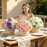 Roses éternelles en gros dans un vase en travertin, décoration de table pour mariage et maison, style Japandi Wabi Sabi beige, avec logo personnalisé