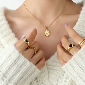 18K oro reina Isabel moneda medallón colgante declaración madre María collar regalo - Product Image 4