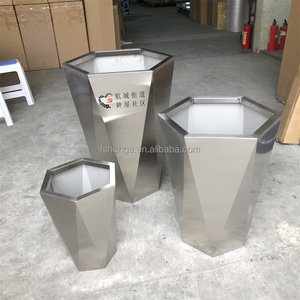 <span class=keywords><strong>Vaso</strong></span> da <span class=keywords><strong>fiori</strong></span> moderno di lusso in acciaio inossidabile per decorazioni domestiche, fioriera da esterno, <span class=keywords><strong>vaso</strong></span> alto in metallo argentato a specchio da terra per hotel - Product Image 2