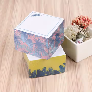 Yalong Bán Buôn Tái Chế 76*76Mm Tùy Chỉnh <span class=keywords><strong>Cube</strong></span> Chú Ý Chú Ý Với <span class=keywords><strong>Pallet</strong></span> Bằng Gỗ Khuyến Mại Bù Đắp Vật Liệu Giấy Memo Pad - Product Image 3