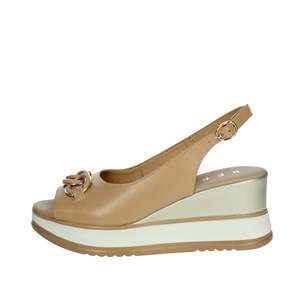 รองเท้าส้นเตารีดแบบเปิดนิ้วเท้าสำหรับผู้หญิง รุ่น 21243-E5 สีคาเมล - Product Image 1