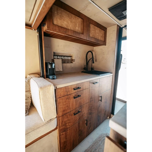 Modification personnalisée de camping-car avec bureau intégré et installation multimédia, finition scandinave pour le télétravail et les voyages hors réseau - Product Image 5