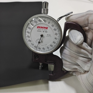 Film conducteur en PE noir de carbone, vente chaude en usine en Chine, adapté aux électrodes <span class=keywords><strong>ECG</strong></span> - Product Image 2