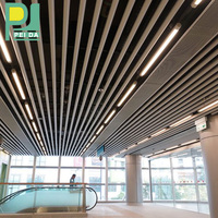 Plafond en aluminium en forme de U, à lamelles linéaires, sur mesure pour gare, aéroport, supermarché