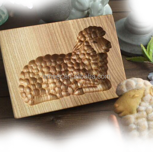 Molde de madera de haya con forma de erizo, pez dorado, oveja, cuco, caballo y gato para galletas y bizcochos - Product Image 3