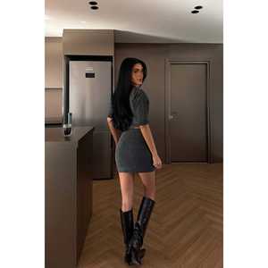 Conjunto de punto de ganchillo Anthracite Alondra con lazo decorativo y cuello con estampado de patrón único - Product Image 1