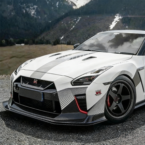 Calandre avant en fibre de carbone brillante pour Nissan GT-R R35 2017-2022 - Product Image 2