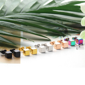 ต่างหูสตั๊ดเหล็กไทเทเนียมทรงเรขาคณิตเครื่องประดับแฟชั่นสำหรับผู้ชายขนาดเล็กสไตล์ฮิปฮอปต่างหูไม่ซีดจางสำหรับสวมใส่ในชีวิตประจำวัน - Product Image 2