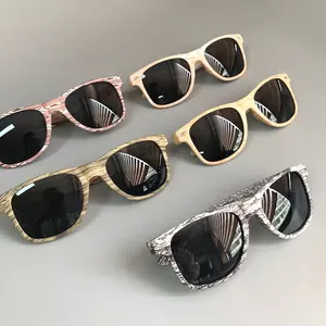 Feirong 2023 occhiali da sole firmati di vendita caldi all'ingrosso sfumature di grana di mogano montatura per Pc moda Logo personalizzato occhiali di bambù in legno