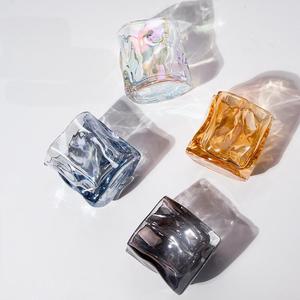비대칭 트위스트 컵 높이 보이는 종이 접기 모양의 커피와 위스키 컵 뚜껑과 물 및 차 사용 - Product Image 1