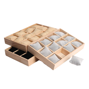 Plateau de présentation et de rangement pour bijoux en velours doux, avec coussinets pour bracelets et montres - Product Image 1