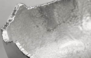 Tazón para Servir con Acabado Plateado, Plato Decorativo de Metal con Borde Texturizado, Centro de Mesa para el Hogar, Comedor, Bodas, Fiestas y Eventos - Product Image 3