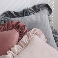 Amity Coussins de haute qualité Perlage avec bordure à volants Oreiller décoratif 45x45 Housse de coussin en velours pour la décoration intérieure