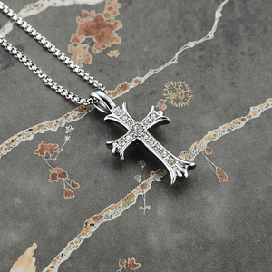 Nouveau pendentif croix européen et américain en acier inoxydable pour homme Collier d'ornement en acier moulé titane Accessoire de mode - Product Image 2