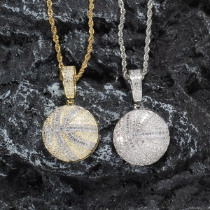 Collier pendentif Hip Hop Zircon Basketball en laiton plaqué or 18 carats avec chaîne corde de 60 cm, bijoux sportifs pour femmes et hommes - Product Image 1