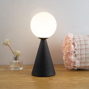 مصباح مكتب <span class=keywords><strong>LED</strong></span> بتصميم إسكندنافي إبداعي حديث وبسيط لغرفة المعيشة وغرفة الطعام وغرفة الدراسة وجانب السرير مع كرة زجاجية - Product Image 5