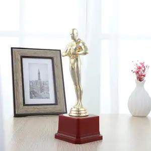 Plastique Hollywood Trophées Bon Marché personnalisé résine oscar statue figurines trophée souvenir
