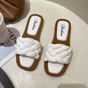 รองเท้าแตะแฟชั่นฤดูร้อนแบบสวมสำหรับผู้หญิงสาวๆ สไตล์เกาหลี เปิดนิ้วเท้า รองเท้าชายหาดลำลอง ใส่ได้ทุกวัน รองเท้าแตะแบบสวมพื้นหนา - Product Image 5