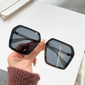 Gafas de Sol Irregulares Champagne Tea Slice para Mujer, Lentes de PC con Protección UV400, Montura Gris, Estilo Urbano, Gafas de Sol de Moda - Product Image 4