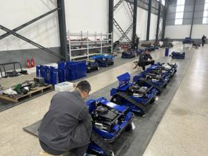 Mini <span class=keywords><strong>tondeuse</strong></span> à gazon télécommandée à essence avec démarrage automatique et <span class=keywords><strong>lame</strong></span> relevable pour la coupe de l'herbe - Product Image 6