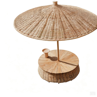 Parasol de jardin en rotin tissé à la main, parasol d'extérieur pour villa, hôtel, piscine, resort, patio avec table d'appoint en teck