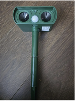 Répulsif Solaire Ultrasonique pour Animaux Nuisibles de Jardin et de Ferme : Détecteur de Mouvement pour Cerfs, Chats, Serpents, Écureuils, Rats, Ratons Laveurs, Chiens et Oiseaux