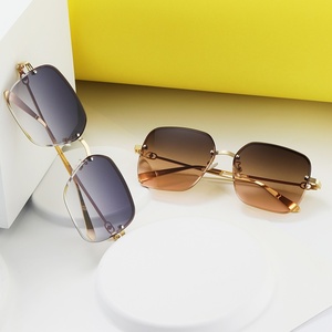 Gafas de sol unisex de alta gama sin bordes, montura de metal adelgazante con aspecto personalizado, gafas de sol de moda para cara grande, mujeres y hombres - Product Image 6