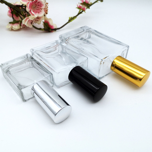 Bouteilles de <span class=keywords><strong>parfum</strong></span> en verre carrées transparentes personnalisables 30ml 50ml <span class=keywords><strong>100ml</strong></span> avec bouchon couronne finition givrée-pour la vente en gros - Product Image 5