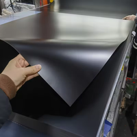 Feuille de PC noire personnalisable - Panneau en polycarbonate haute résistance et ignifuge pour les protections de sécurité des machines et les barrières d'équipement