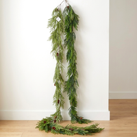 Guirlande de Noël artificielle en pin de Norfolk, toucher doux, pour décoration murale, vente en gros, pour extérieur et intérieur, avec décorations de pommes de pin