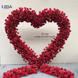 LEDA Arche de fleurs rouges très tendance pour mariage, décoration florale pour entrée d'hôtel et allée de mariage - Product Image 6