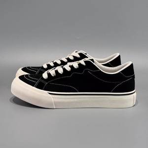 Chaussures plates décontractées de luxe pour hommes, style montant en toile, de créateur renommé, classiques et tendance, avec logo personnalisé, pour la marche décontractée - Product Image 4