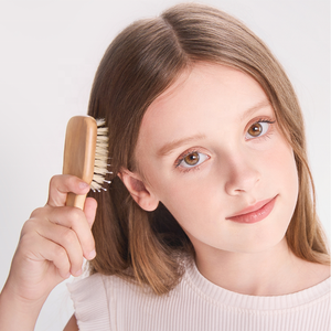 فرشاة شعر صغيرة للكلاب محمولة مع شعيرات ناعمة للتنظيف، مناسبة للحقائب والظهر - Product Image 2