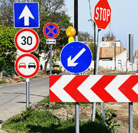 Panneaux réflecteurs de routes urbaines en acier galvanisé pour la fabrication d'acier sérigraphie imprimable panneaux de direction de circulation vert prix rétro