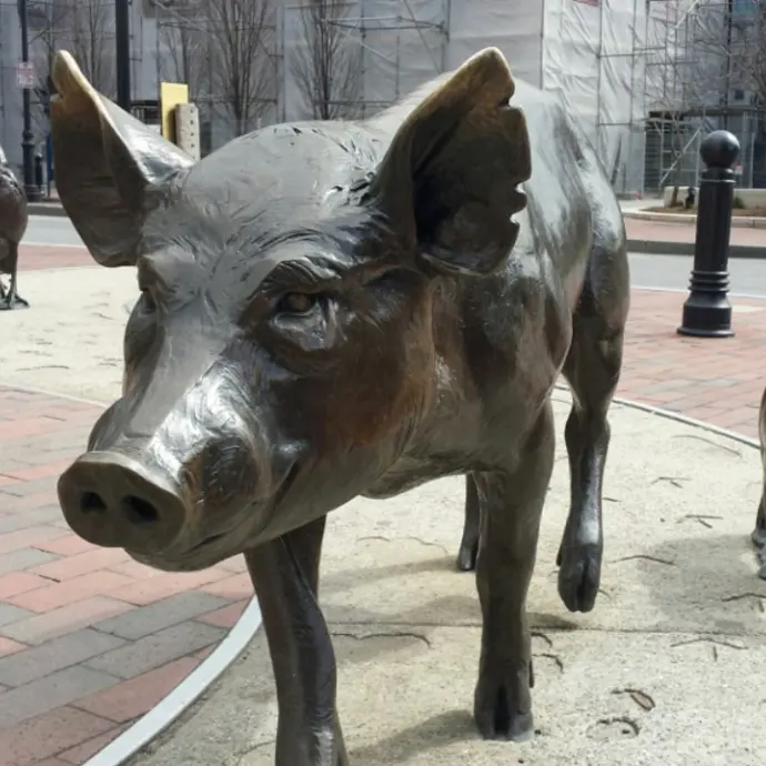 פיסול פסל ברונזה סוג חזיר בסגנון מערבי ובעלי חיים
